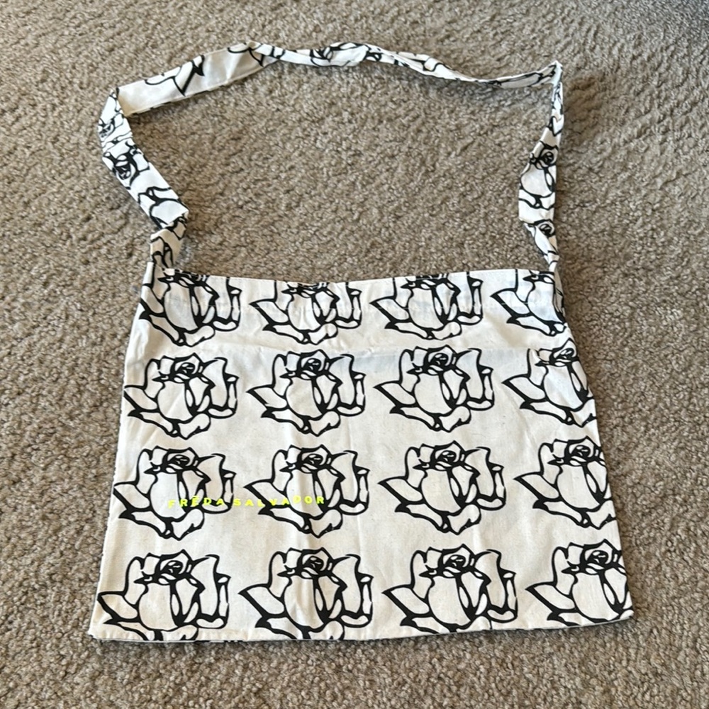 Freda Salvador flower tote bag